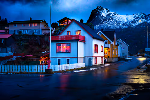 Item #63134945294261859625177552331781938641917245497609761794332943231299925049345 Media