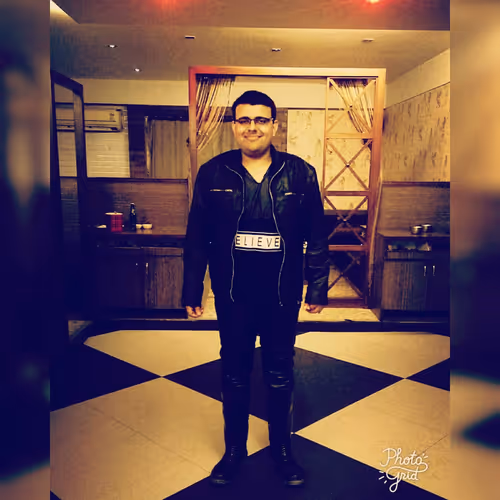 Item #63389622150095133752134319112530935475982121592392805664527527515049265463297 Media