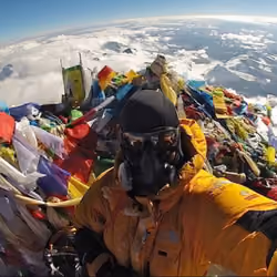 Too of everest 