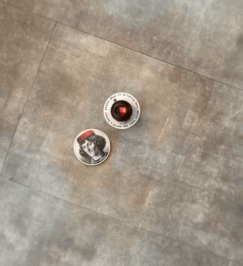 Item #49984180133050829833829011563387952596762593985564959059163200842886834814977 Media