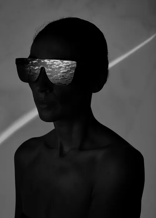 Item #30467968360351945280571718858937094864716981984802251387727797815998389682177 Media