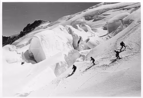 Item #15134709310911277842728697403753673439210482131750318059492546408005242978305 Media