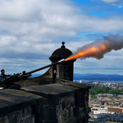 "THE ONE O'CLOCK GUN" (Limited Edition, Edinburgh Castle)