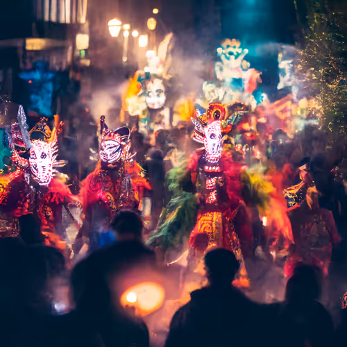 Item #42524330330571215571361358993773071758969186194996512757392330288049898389505 Media