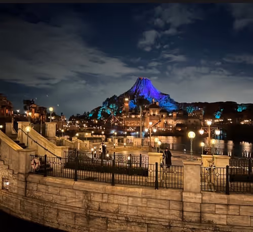 Item #42681016513473886367928798461546651982710033515694921359997072514904911511553 Media