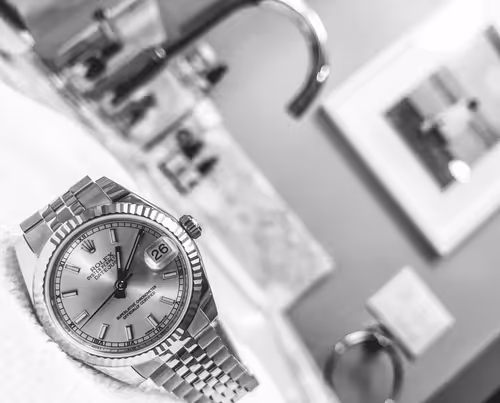 Item #81502579898277150353033734927483914682173799916853565085596411619164504981505 Media