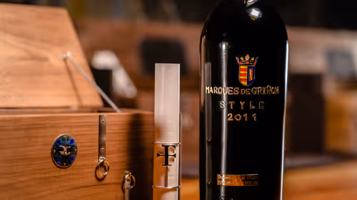 Item #61142987223306314851018529612253001936636145446360791377552957344576731873281 Media