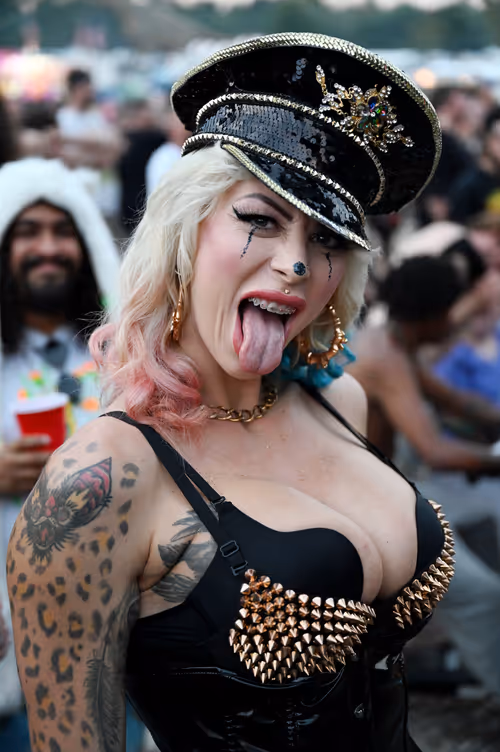 Item #44342675961109375462989417905387760220249458384552523538214946715091211386881 Media