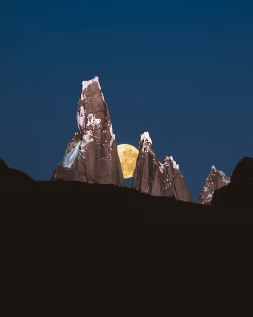 Item #1681200608944986882710212351087985927498901891912841592381619103446320807937 Media