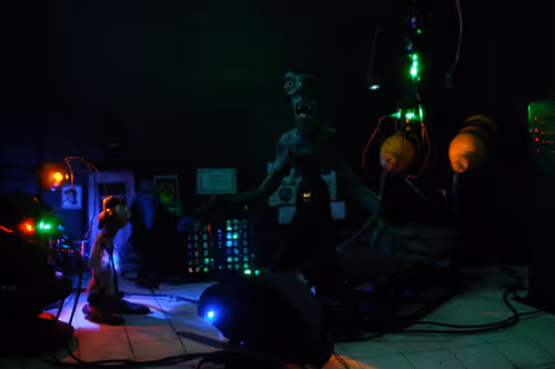 Item #30677718132475860855715520128052220814789340861686213117566221759397553504257 Media