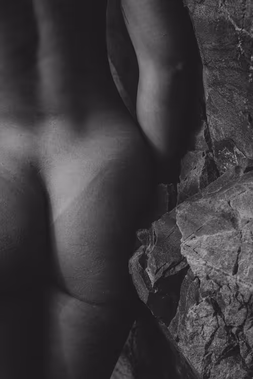 Item #17466310838440595509917632503727151322232245786637448100368350566925387956225 Media