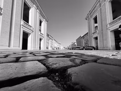 Item #106962716921335990762713992472161684452961633480742312471954214553540603412481 Media