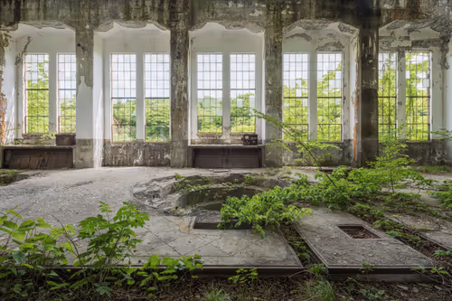 Item #12380643742834719912918023214587921165200821419383689299848195894095483240449 Media