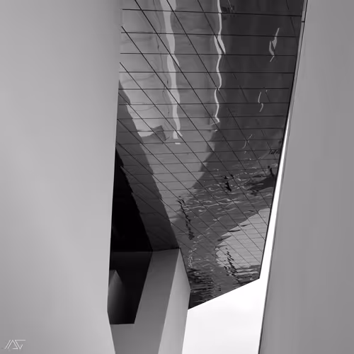 Item #34074302066752213715126654038462946332588047310136711959584651164150407364618 Media