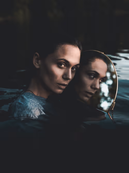 Item #40108322951802129361594584681119870045558526777819700458629970997473420771329 Media