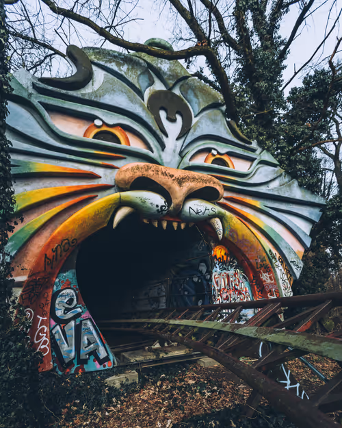 Item #90158978516631370948644440672869718136807510151827642584556524689378045329409 Media