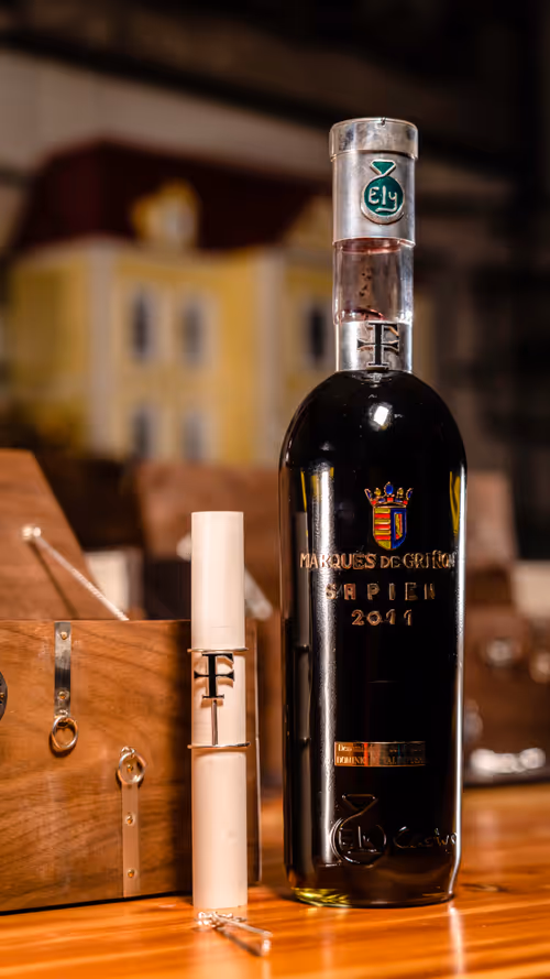 Item #61142987223306314851018529612253001936636145446360791377552957343477220245505 Media