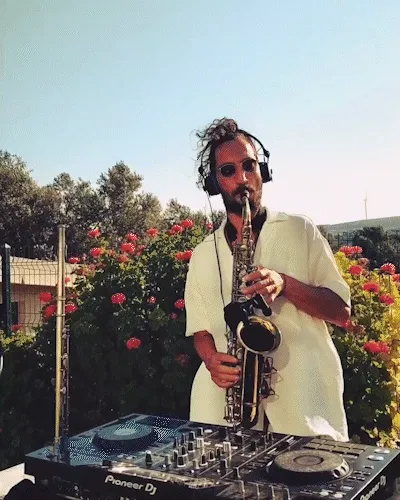 Item #46324335966005134489359889852548900547468907611747407073082691068618336108545 Media