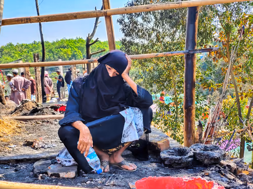 Item #28483083615204022371300351477704581571274768988091129970329682121950301782017 Media