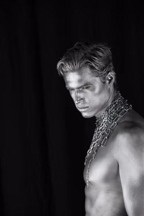 Item #105716535460403645327862360073732361872751920528830968826519729351496411643905 Media