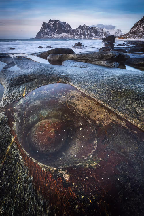 Item #28682539069684656541734828821976802711290237176293642286881478787960160649217 Media