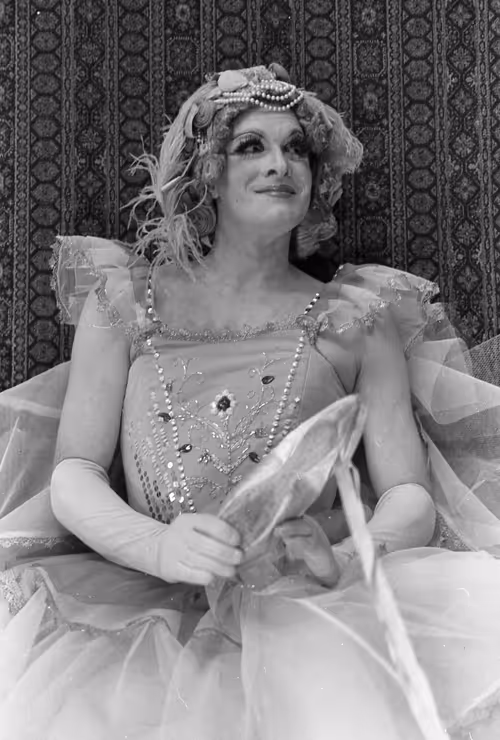 Item #78614967916850878758896281278088562819031429561597845143063368043189665529857 Media