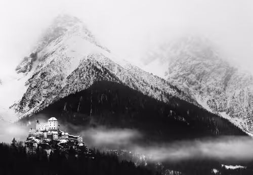 Item #40160686583094733528677484039903516258611509642019211679321071477061398298625 Media