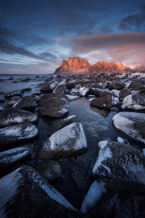 Item #70181392208351444828797858341320009028423104343210808831901440000432827006977 Media