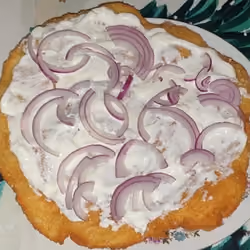 Hagymás tejfölös Lángos