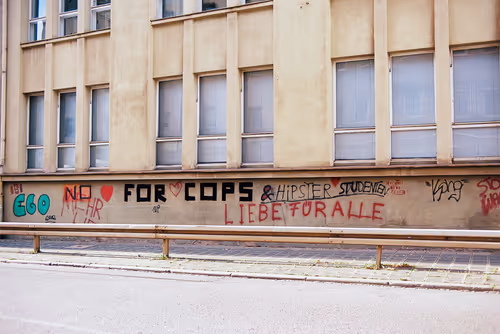 Item #19047465306348406328052946929912195757784047878238389409385033426518209986561 Media