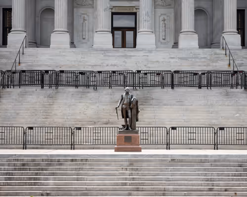 Item #10691109686083431502166818963425883962656955232587770388242978847133454565377 Media