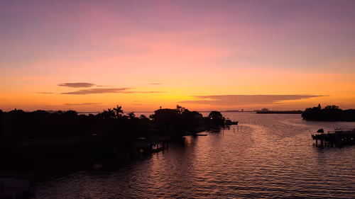 Item #32571599381915271373932081734413523199662368028101372806219517590839874289665 Media