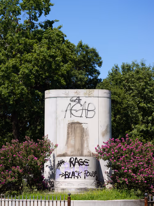 Item #10691109686083431502166818963425883962656955232587770388242978855929547587585 Media