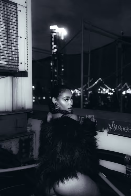 Item #33042120889451854685272695172442478807155240332106701713195592486999818240001 Media