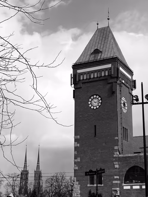 Item #35811020408419316992194676443438384062467997144569780966397288058247387807745 Media