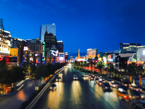 Item #81502579898277150353033734927483914682173799916853565085596411589477691031553 Media