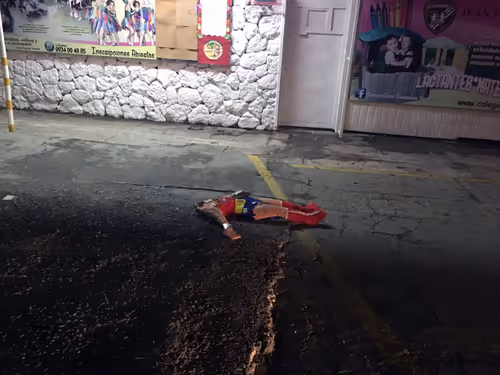 Item #32950900541074688019941179761660279688848553733738145877252428395892143292417 Media