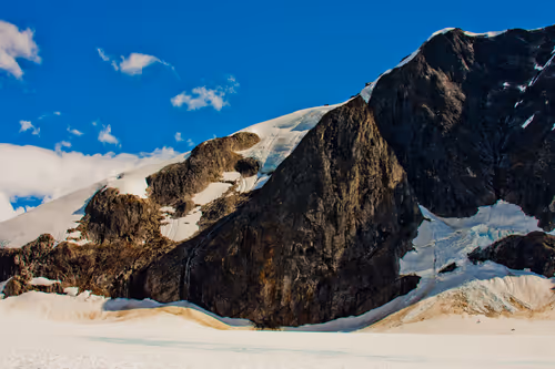 Item #888198070620530782295992843188489433267157345827485471243103233652576747521 Media