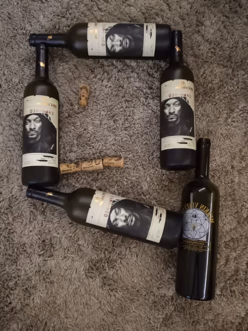 Item #104288934770626208638935110630027143244450889610695237679531224635911759200257 Media