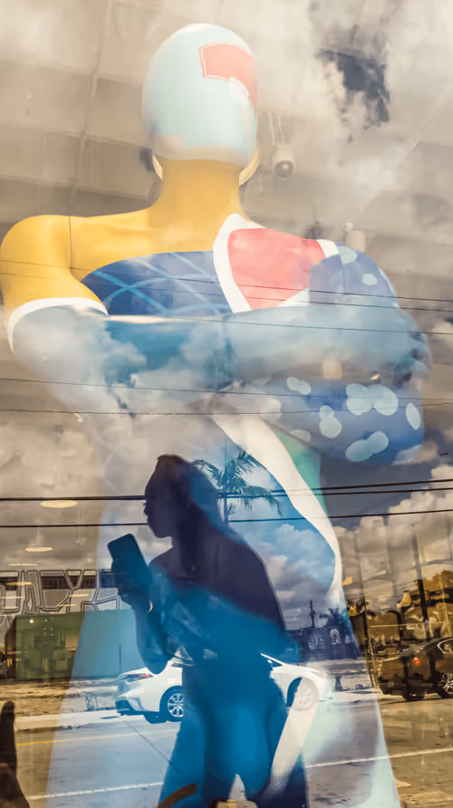 Item #1329906673436554735741479762689004721964883825291971096983776517172687273985 Media