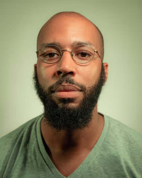 Item #10691109686083431502166818963425883962656955232587770388242978636027222032385 Media