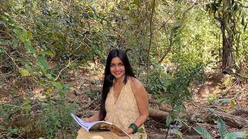 Item #20945846609066234406057793777704934435369282215282251452100139182853529272321 Media