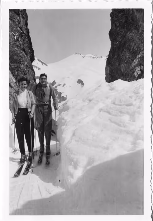 Item #15134709310911277842728697403753673439210482131750318059492546303551638339585 Media