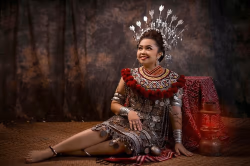 Item #47753599461235336473802085692286330167625892629753169280785576501104701603841 Media