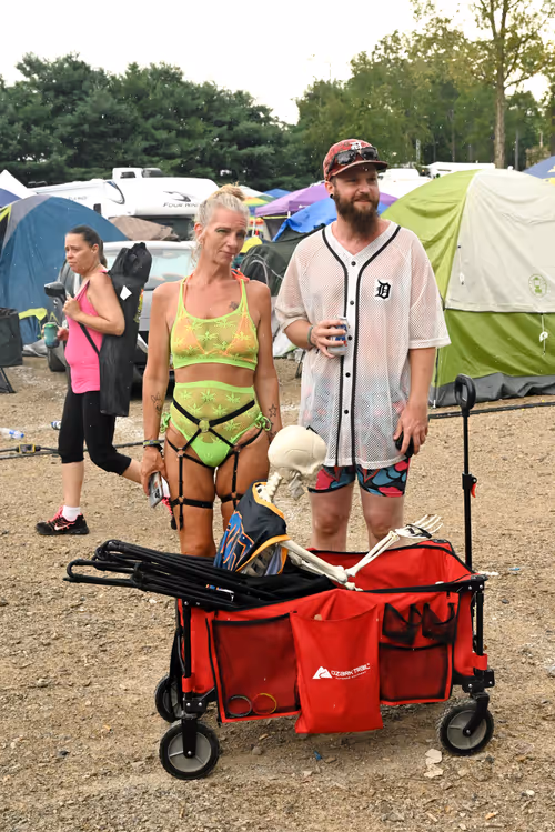 Item #44342675961109375462989417905387760220249458384552523538214946760171188125697 Media