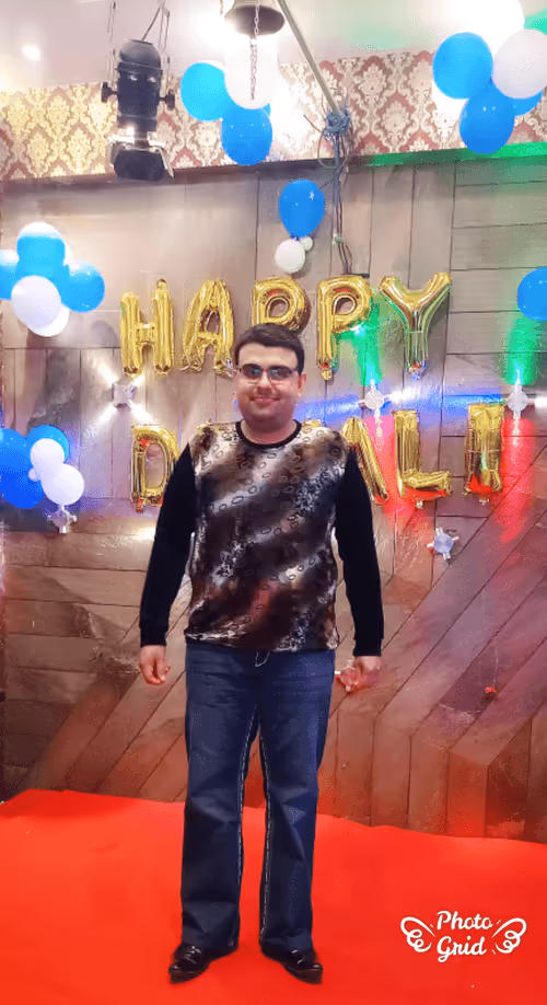 Item #63389622150095133752134319112530935475982121592392805664527527827310567751681 Media