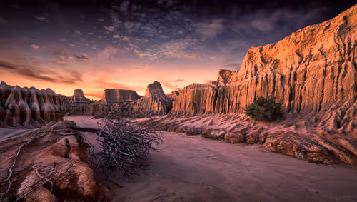 Item #5616953568499340907775711825497604278044637464082209410752742916526251704321 Media