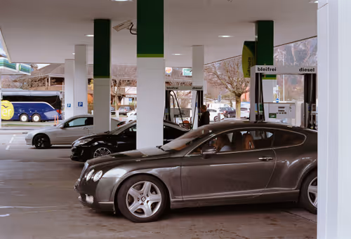 Item #57637116358880253355532068744553761348927083548438341170009746203279590686721 Media