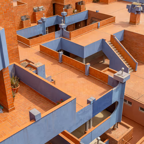labyrinth of colour_GaudiDistrict_blue roofpuzzle wide