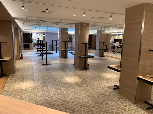 Item #105322358618701185533743754469895824107639028648078310589264470460892945842177 Media